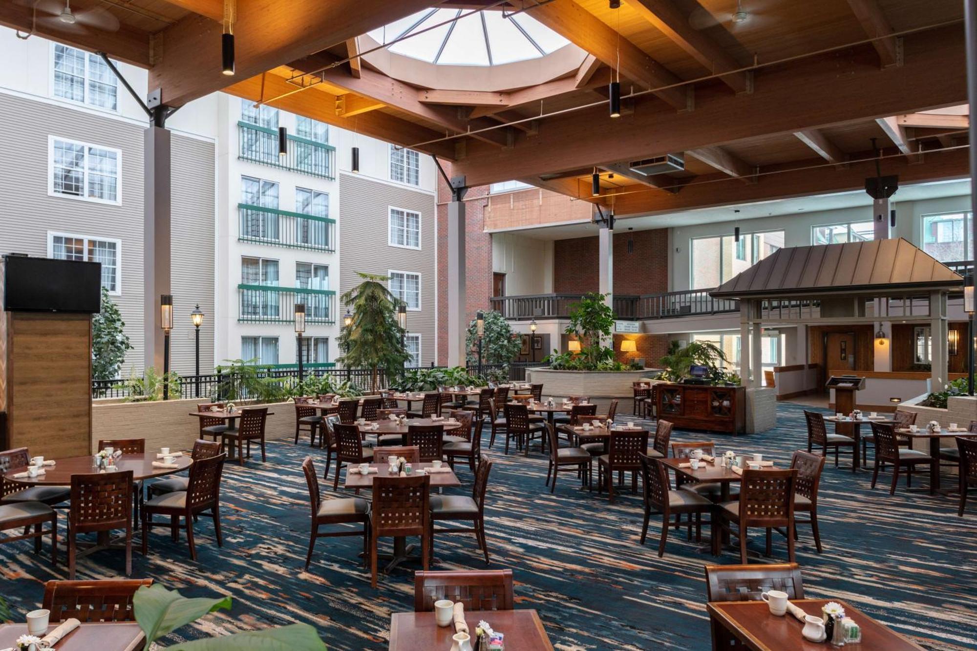 Doubletree By Hilton Hotel Burlington Vermont Екстериор снимка